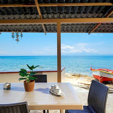 Вилла To Kyma - Seafront House Скала-Каллирахис Экстерьер фото