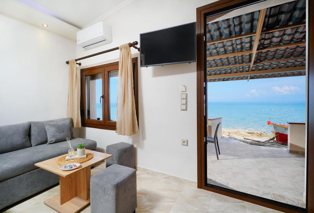 Вилла To Kyma - Seafront House Скала-Каллирахис Экстерьер фото