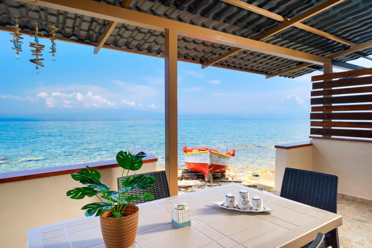 Вилла To Kyma - Seafront House Скала-Каллирахис Экстерьер фото
