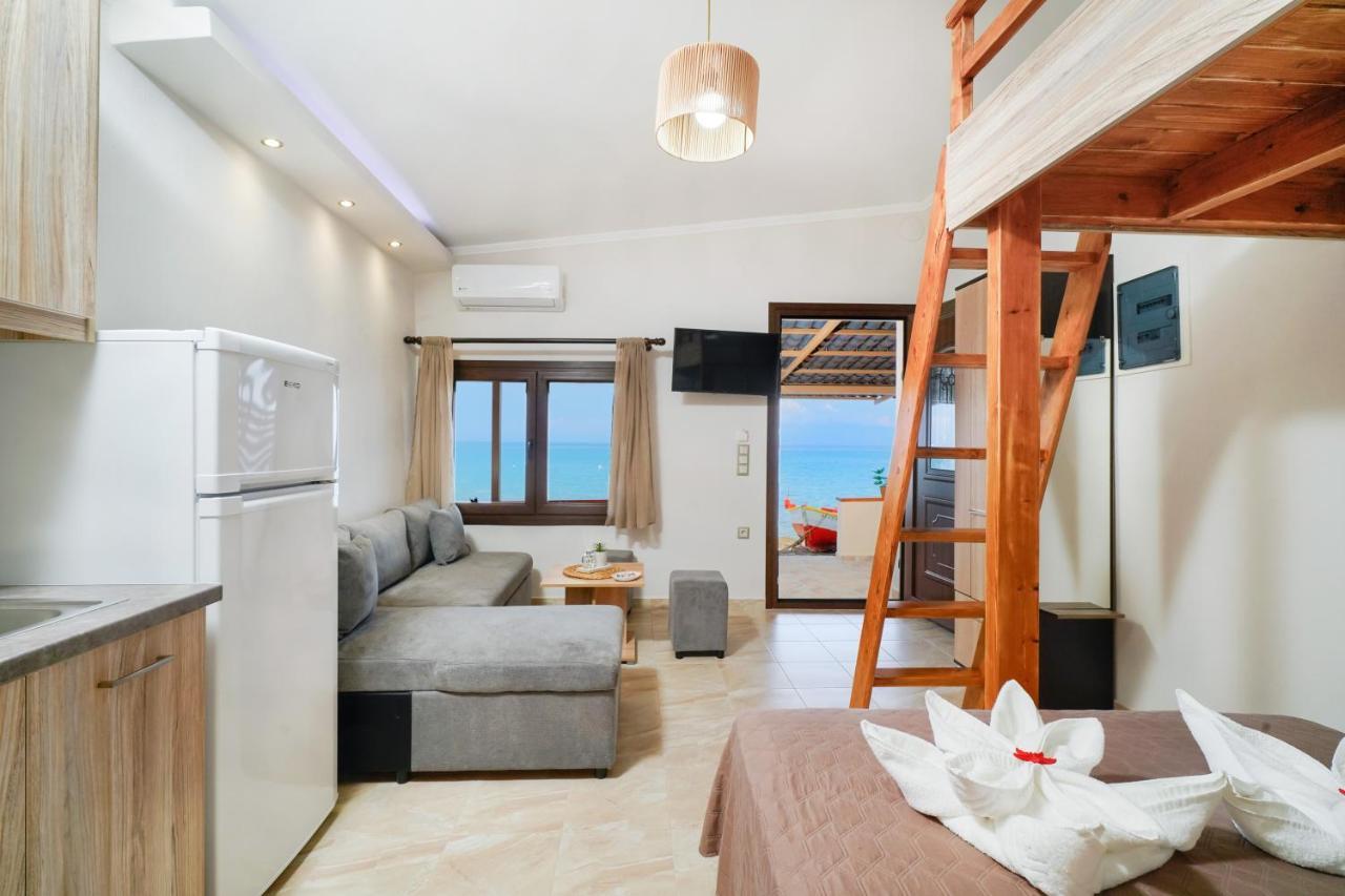 Вилла To Kyma - Seafront House Скала-Каллирахис Экстерьер фото